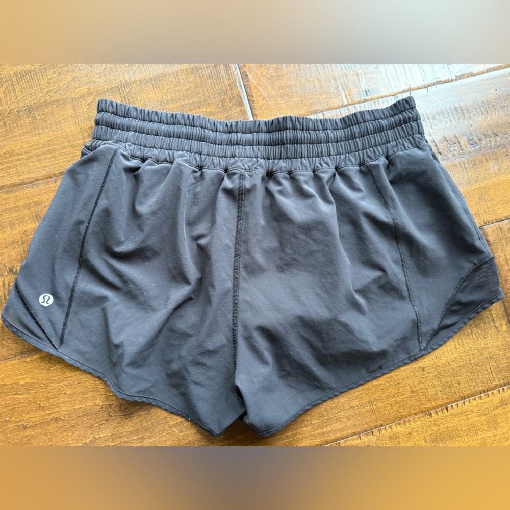 lululemon black Hotty Hot High Rise 2.5”